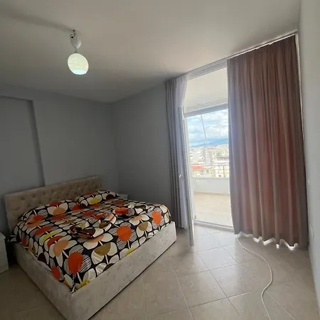 Apartment Tirana アパート *
